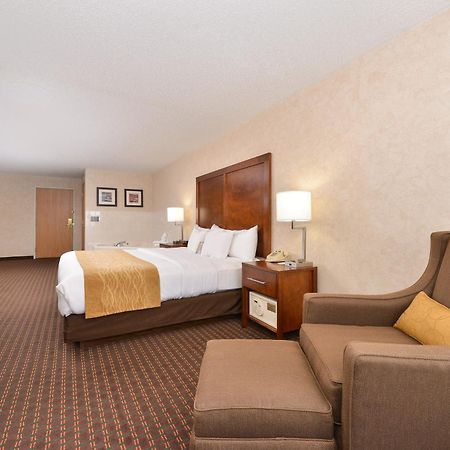 Comfort Inn & Suites Riverview Near Davenport And I-80 Le Claire Chambre photo