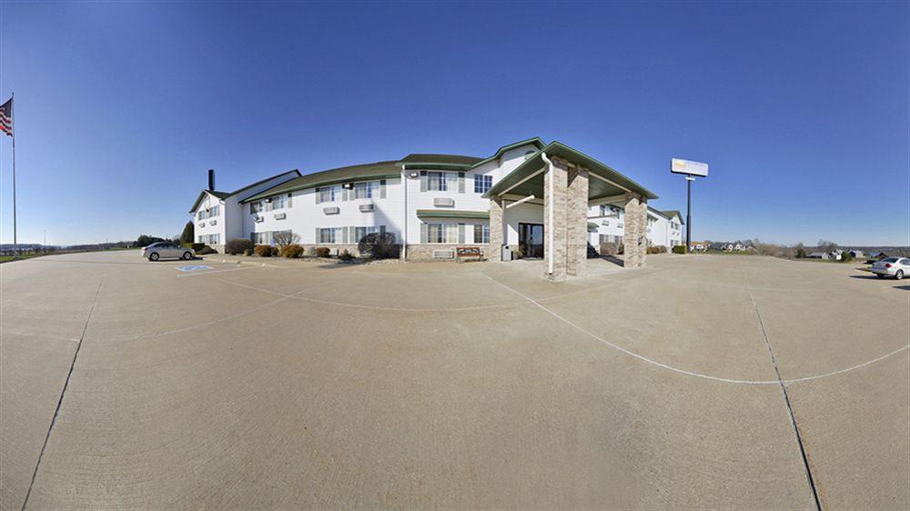 Comfort Inn & Suites Riverview Near Davenport And I-80 Le Claire Extérieur photo