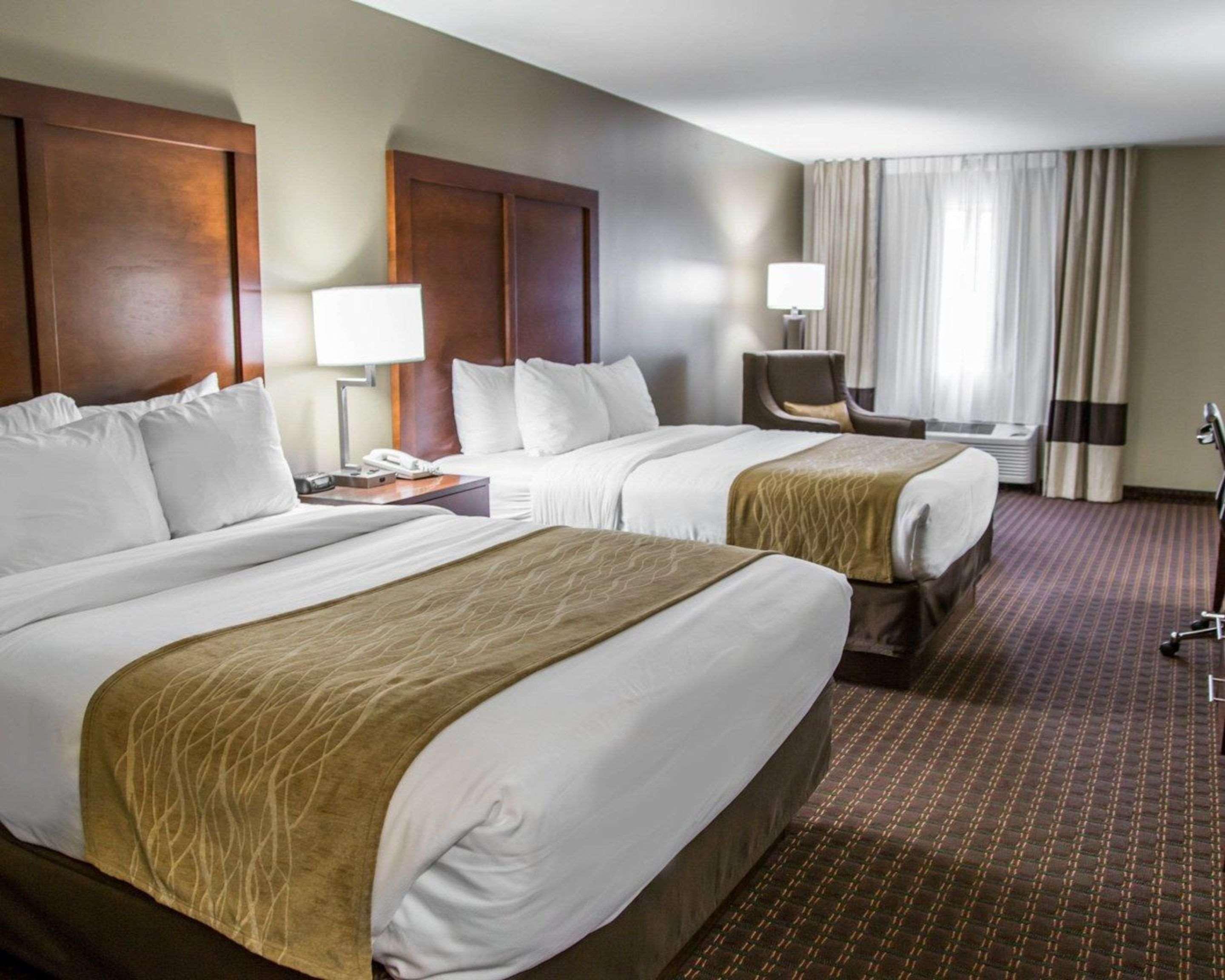 Comfort Inn & Suites Riverview Near Davenport And I-80 Le Claire Extérieur photo