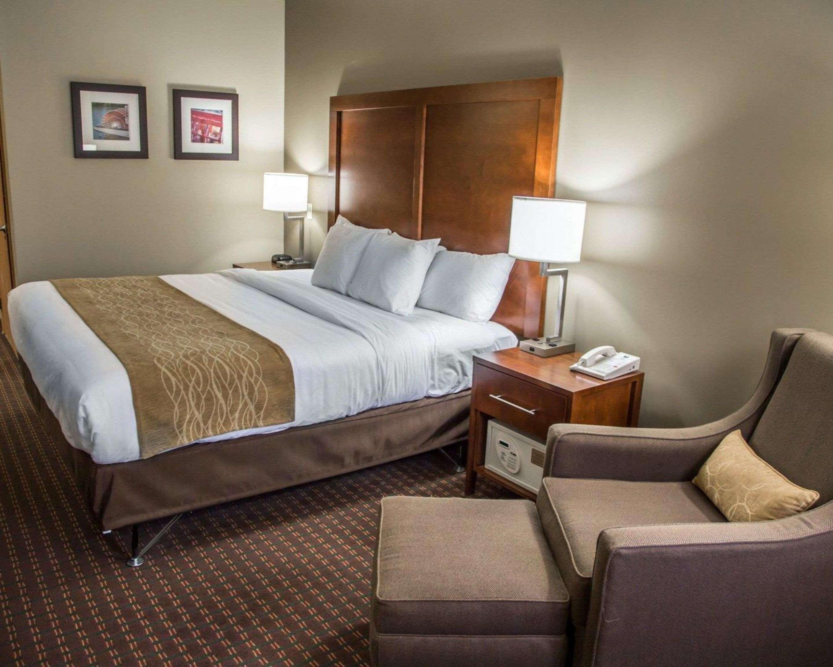 Comfort Inn & Suites Riverview Near Davenport And I-80 Le Claire Extérieur photo