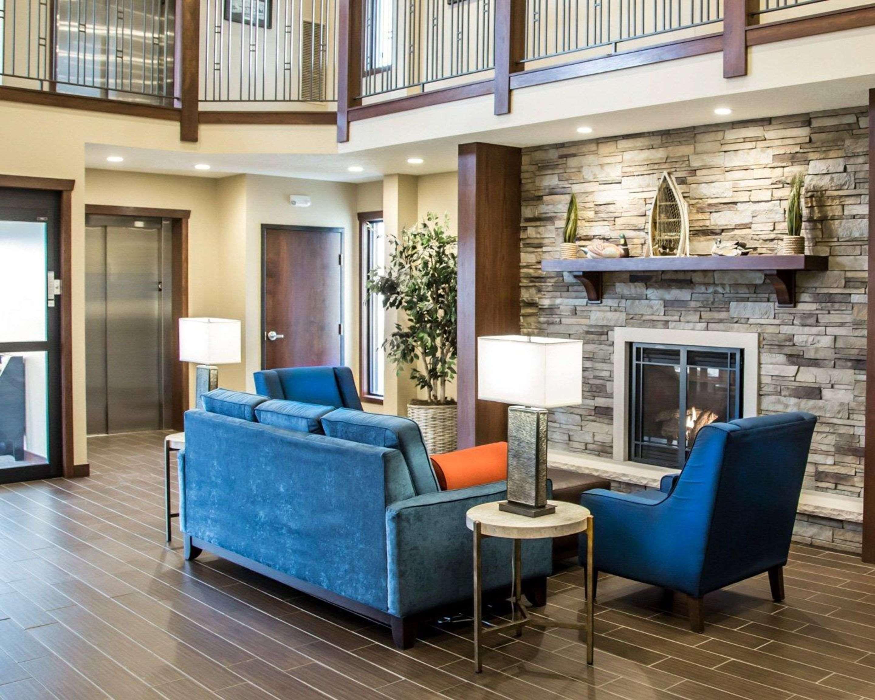 Comfort Inn & Suites Riverview Near Davenport And I-80 Le Claire Extérieur photo