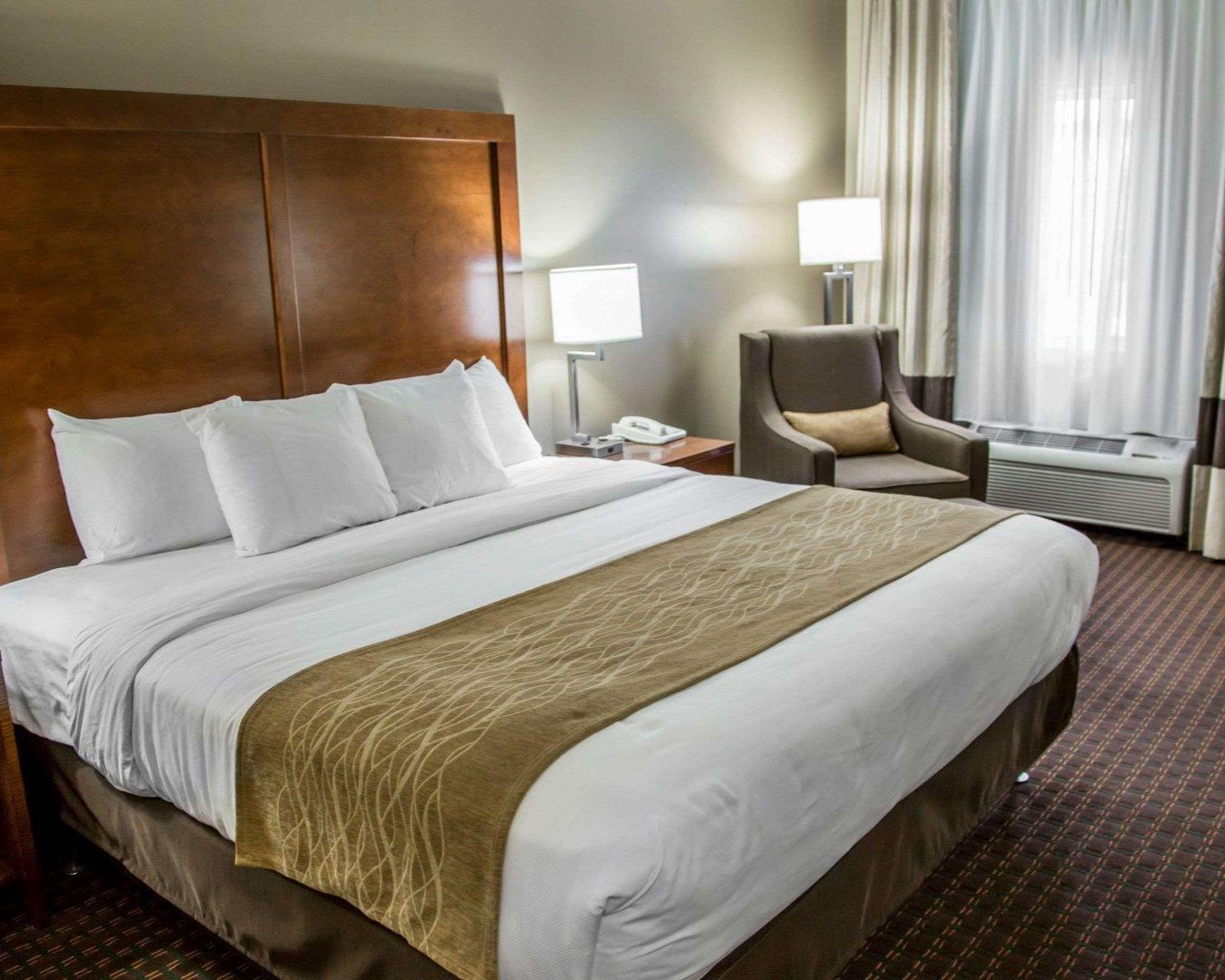 Comfort Inn & Suites Riverview Near Davenport And I-80 Le Claire Extérieur photo
