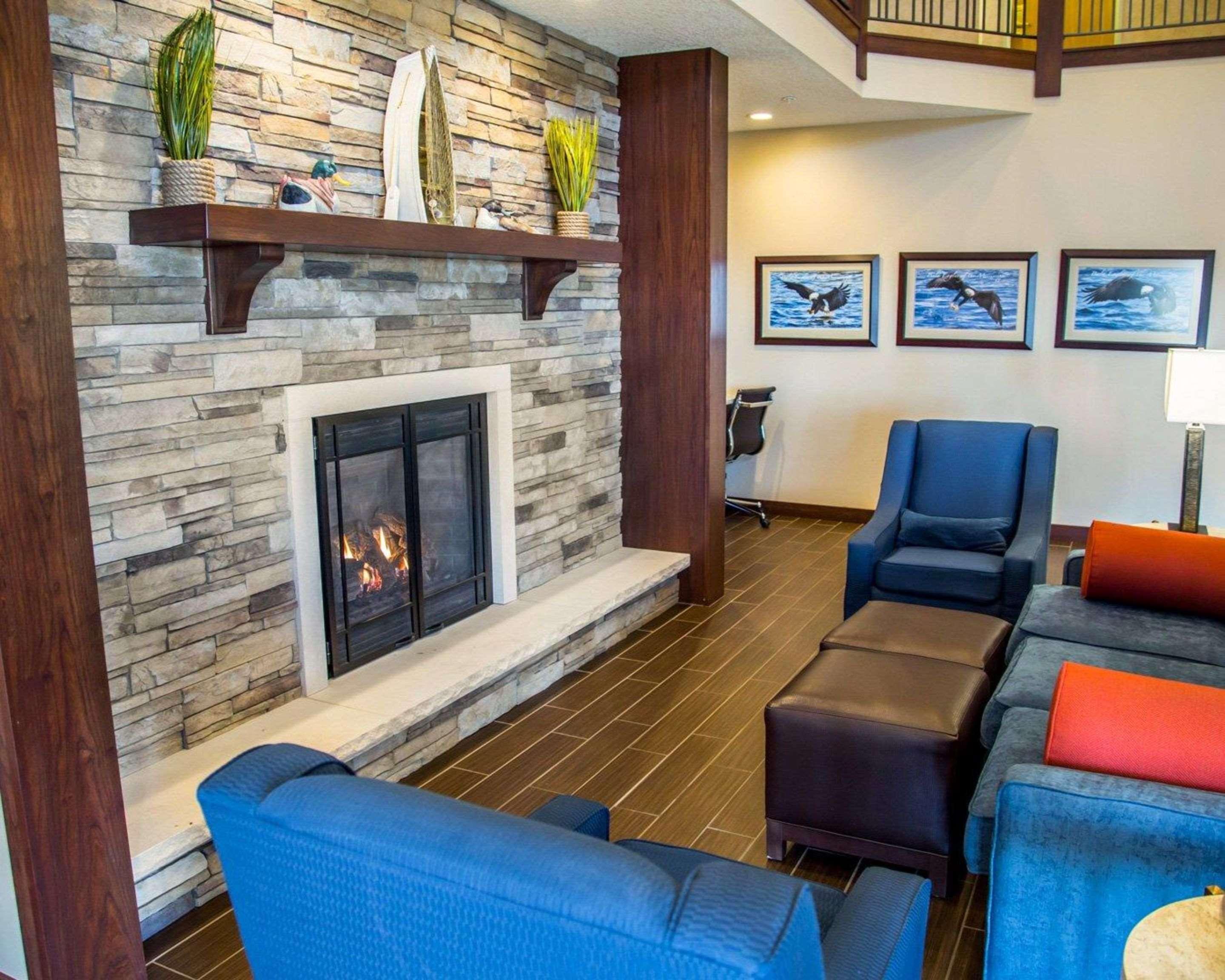 Comfort Inn & Suites Riverview Near Davenport And I-80 Le Claire Extérieur photo