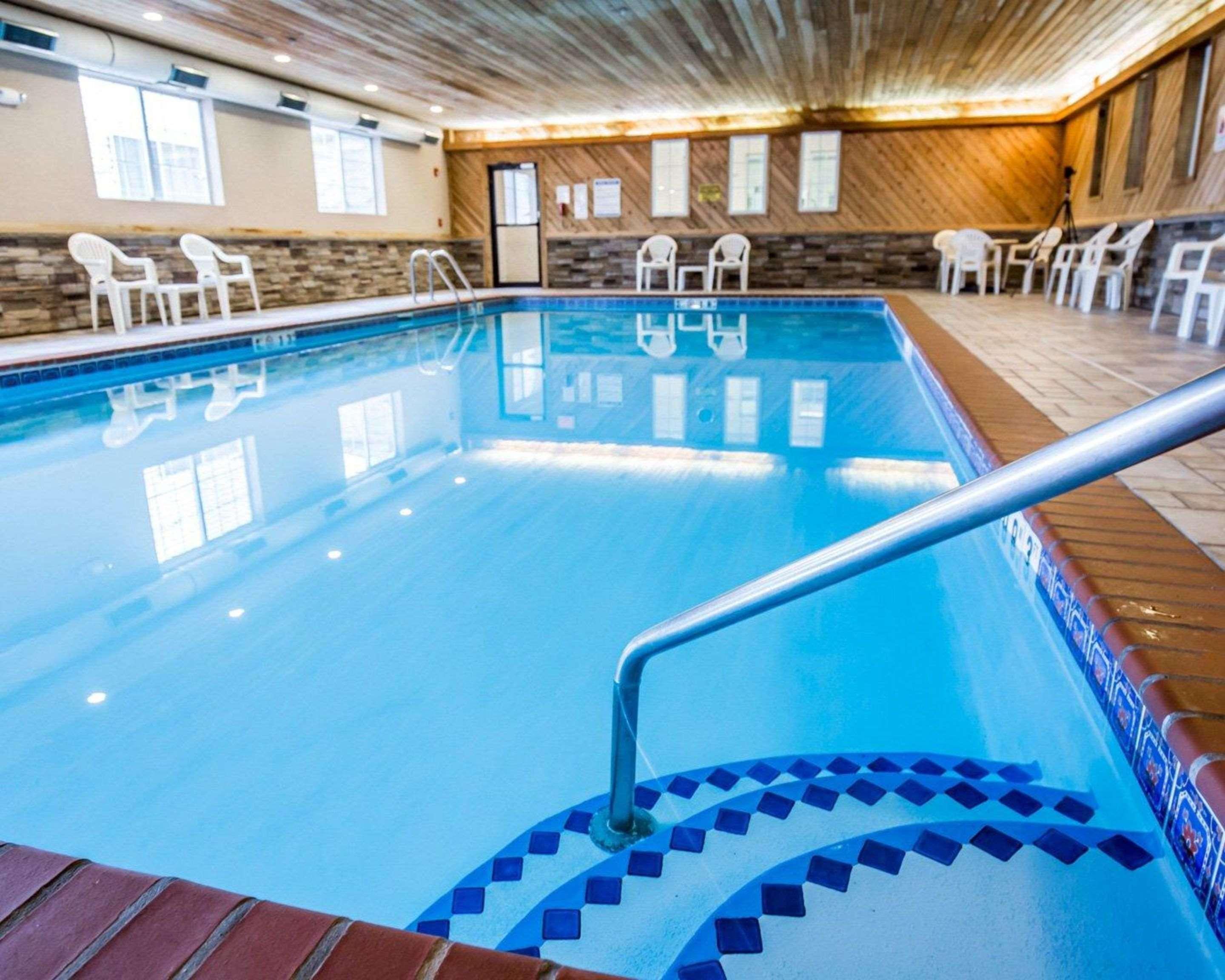 Comfort Inn & Suites Riverview Near Davenport And I-80 Le Claire Extérieur photo