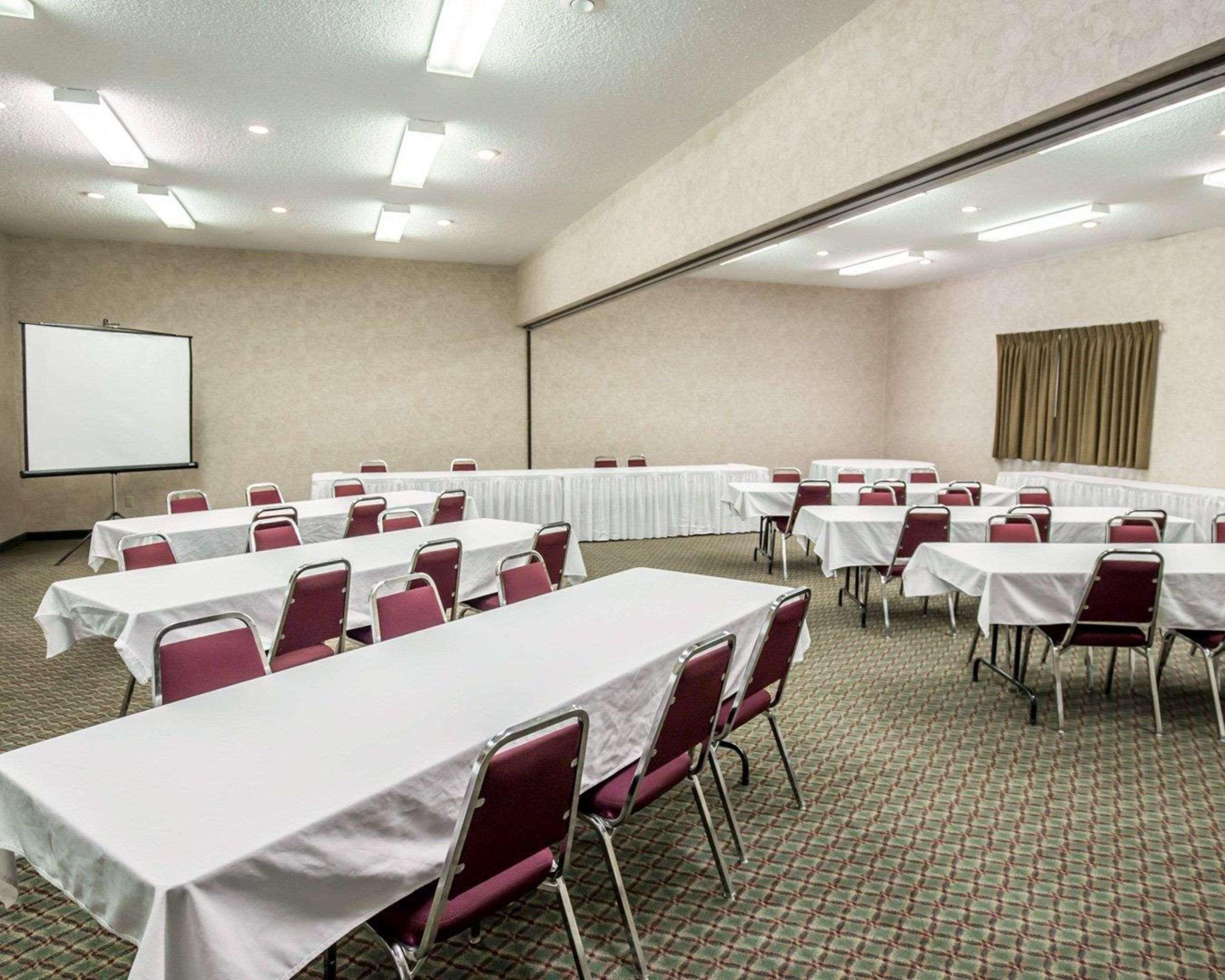 Comfort Inn & Suites Riverview Near Davenport And I-80 Le Claire Extérieur photo