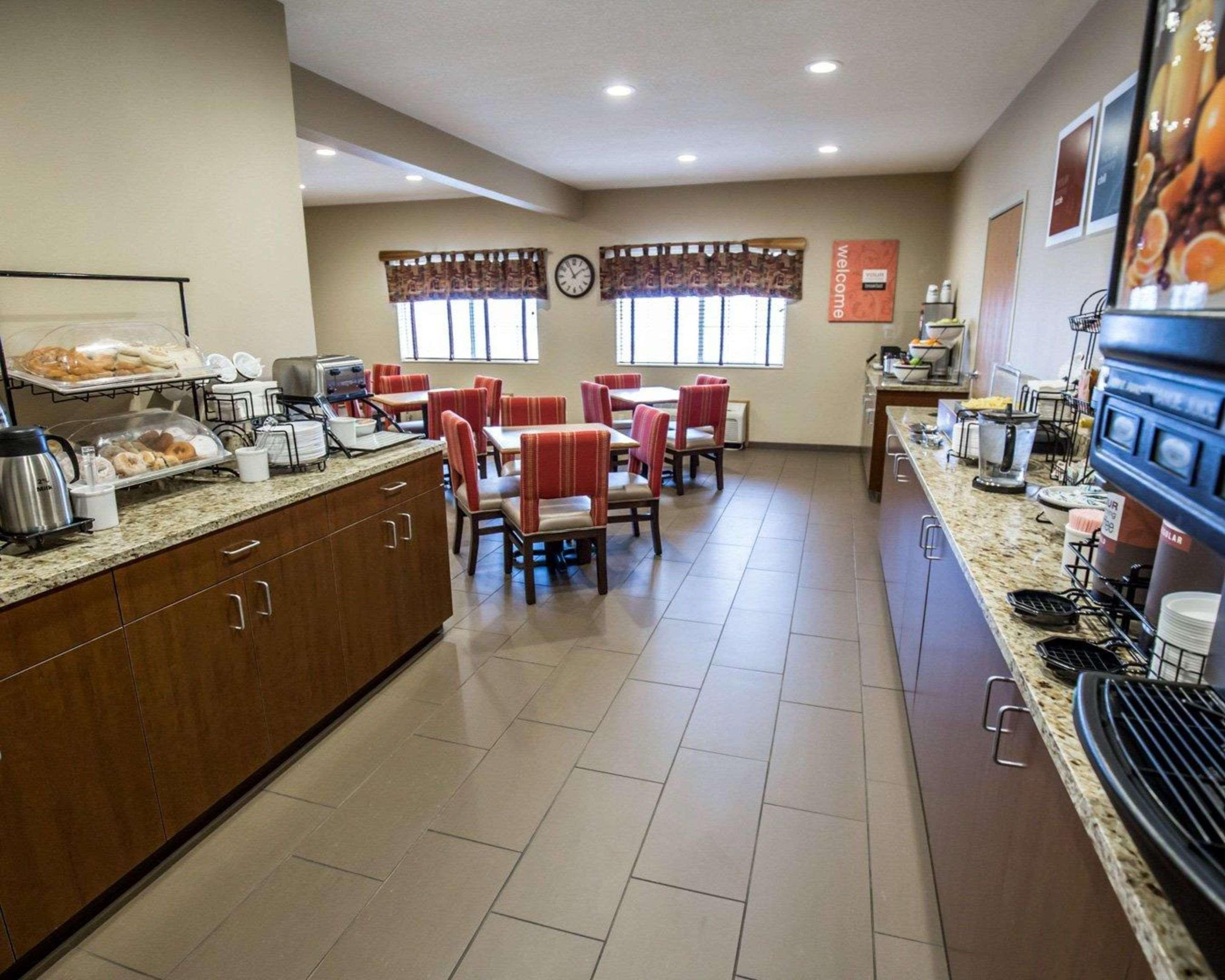 Comfort Inn & Suites Riverview Near Davenport And I-80 Le Claire Extérieur photo