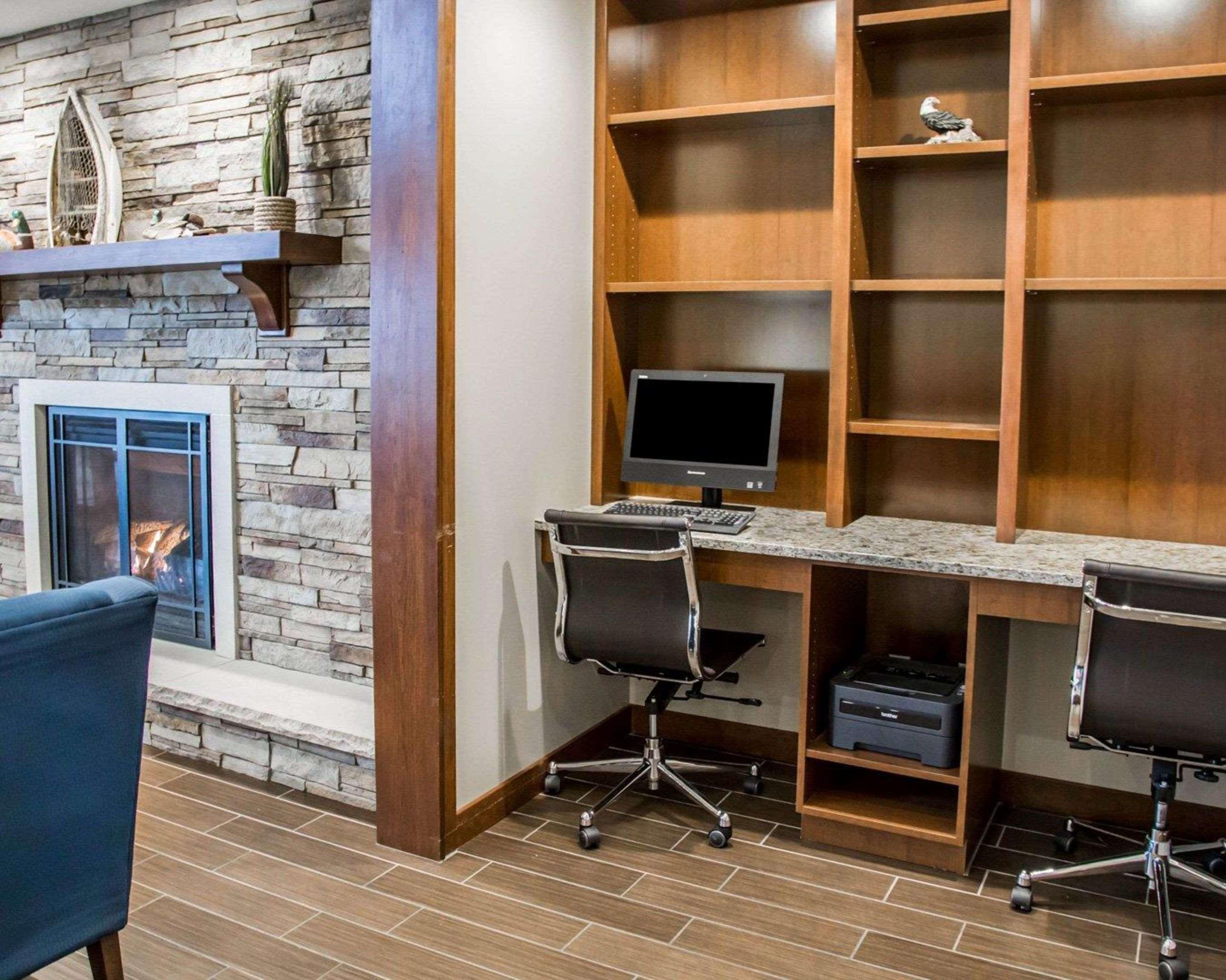 Comfort Inn & Suites Riverview Near Davenport And I-80 Le Claire Extérieur photo