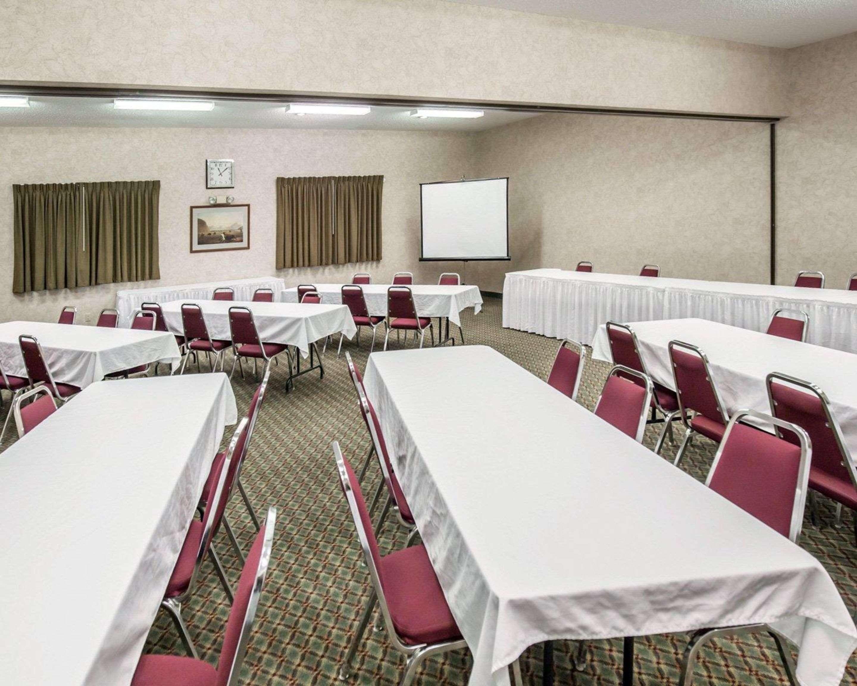 Comfort Inn & Suites Riverview Near Davenport And I-80 Le Claire Extérieur photo