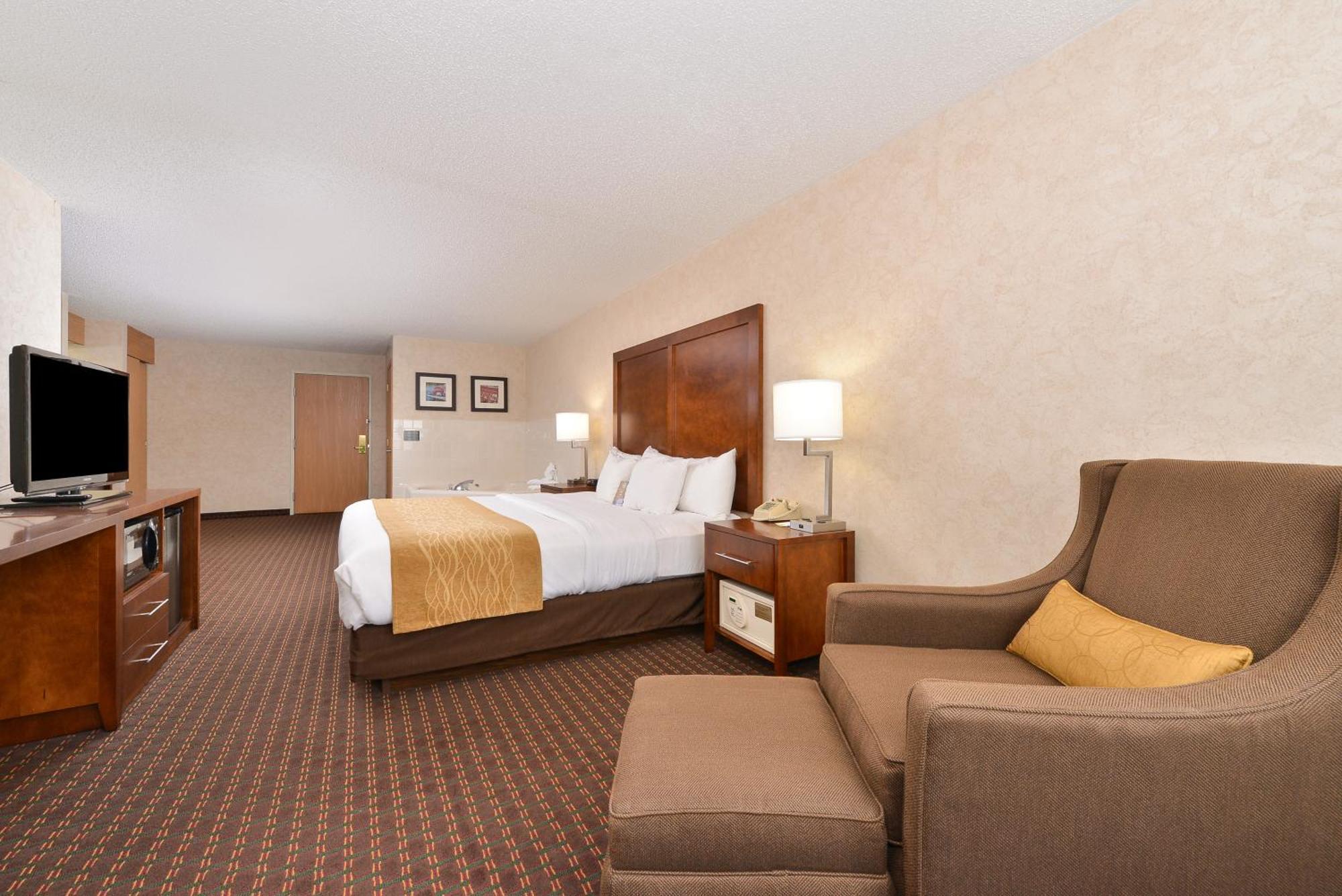 Comfort Inn & Suites Riverview Near Davenport And I-80 Le Claire Chambre photo