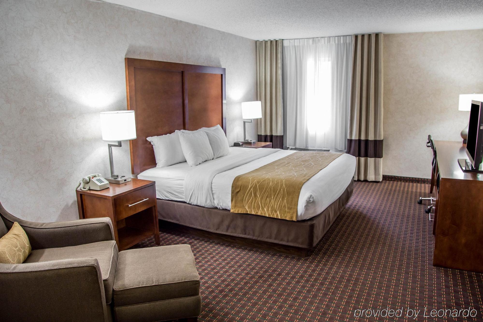 Comfort Inn & Suites Riverview Near Davenport And I-80 Le Claire Extérieur photo