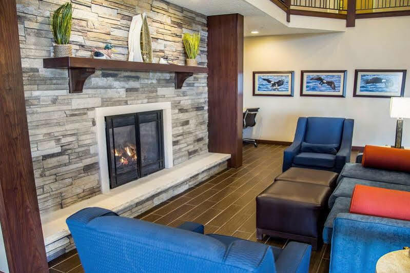 Comfort Inn & Suites Riverview Near Davenport And I-80 Le Claire Extérieur photo