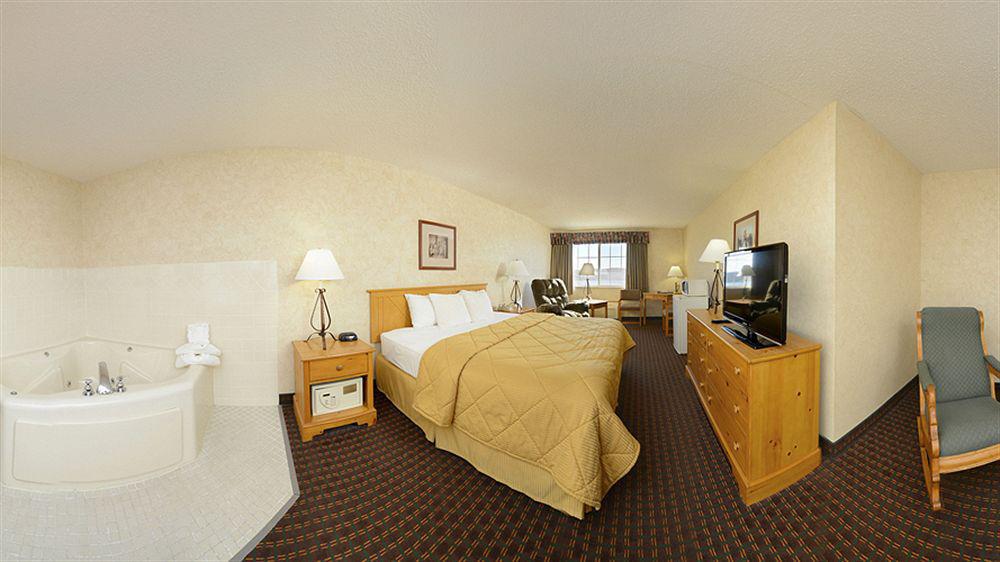 Comfort Inn & Suites Riverview Near Davenport And I-80 Le Claire Extérieur photo